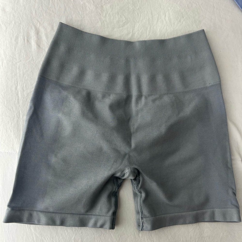 Alphalete amplify 4.5 inch women’s shorts size small